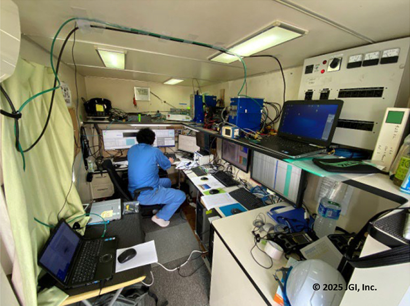 【SERCEL - 428XL Exploration Vehicle (Interior)

